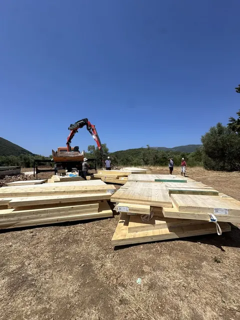 Κατασκευή του ξύλινου σπιτιού CLT στη Βασιλική Λευκάδας (7)