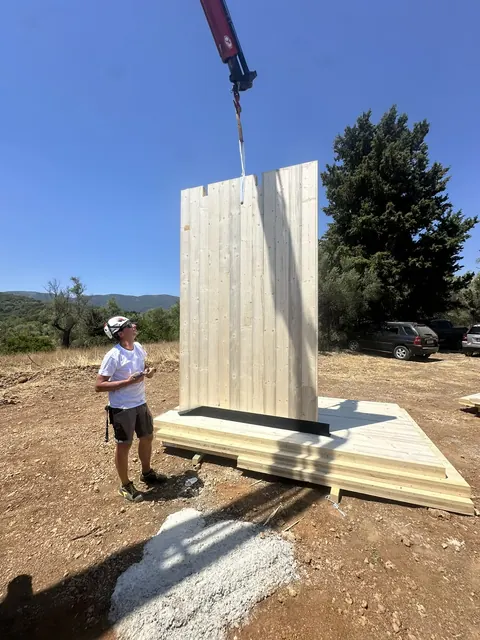 Κατασκευή του ξύλινου σπιτιού CLT στη Βασιλική Λευκάδας (8)