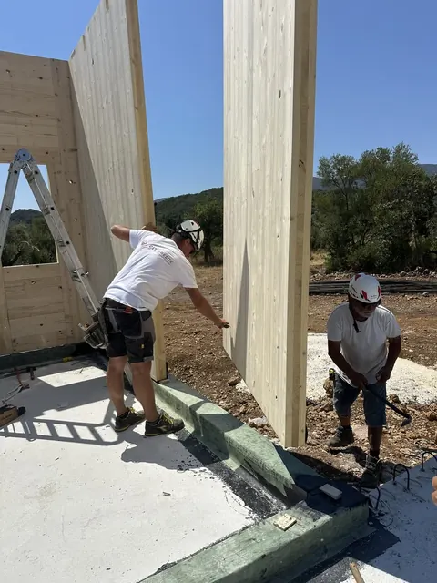 Κατασκευή του ξύλινου σπιτιού CLT στη Βασιλική Λευκάδας (9)