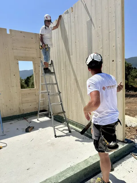 Κατασκευή του ξύλινου σπιτιού CLT στη Βασιλική Λευκάδας (10)
