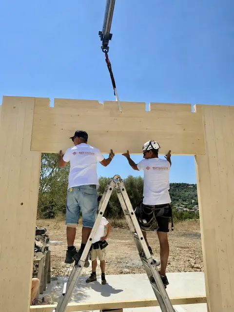 Κατασκευή του ξύλινου σπιτιού CLT στη Βασιλική Λευκάδας (2)